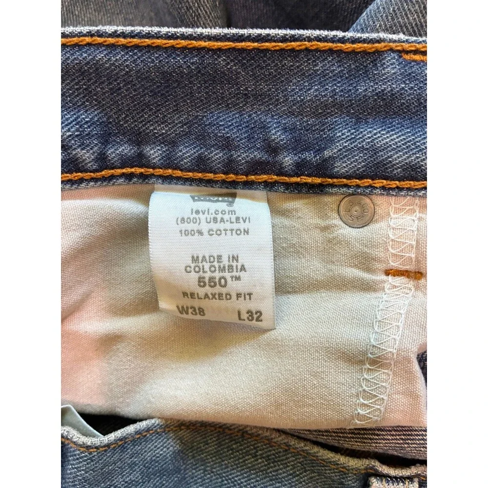 Men's Levi Jeans 550 Tag 38x32 Actual Size 37